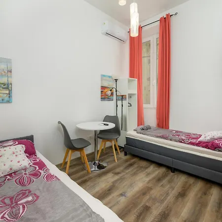 Tiho & Nena 아파트 *