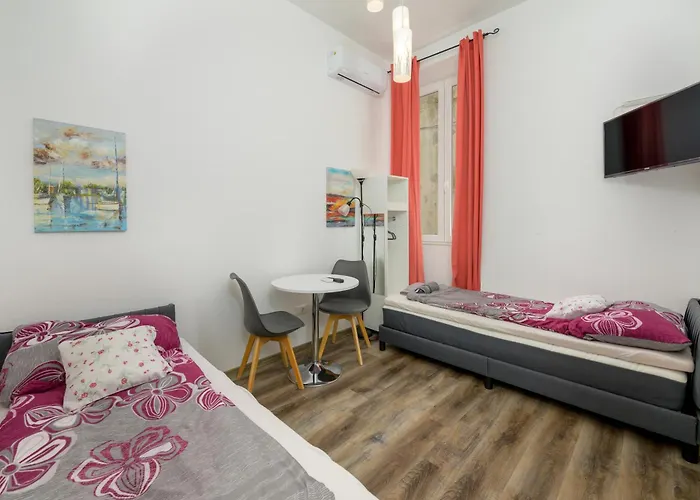 Tiho & Nena Lejlighed *